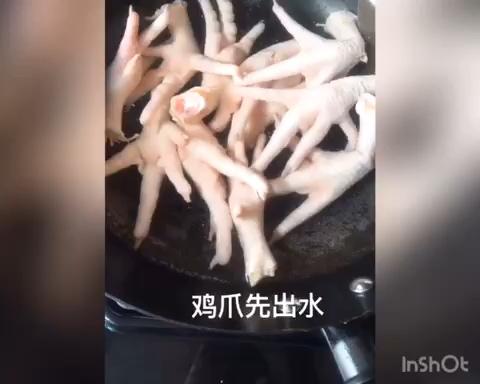 鸡爪炖豆腐干