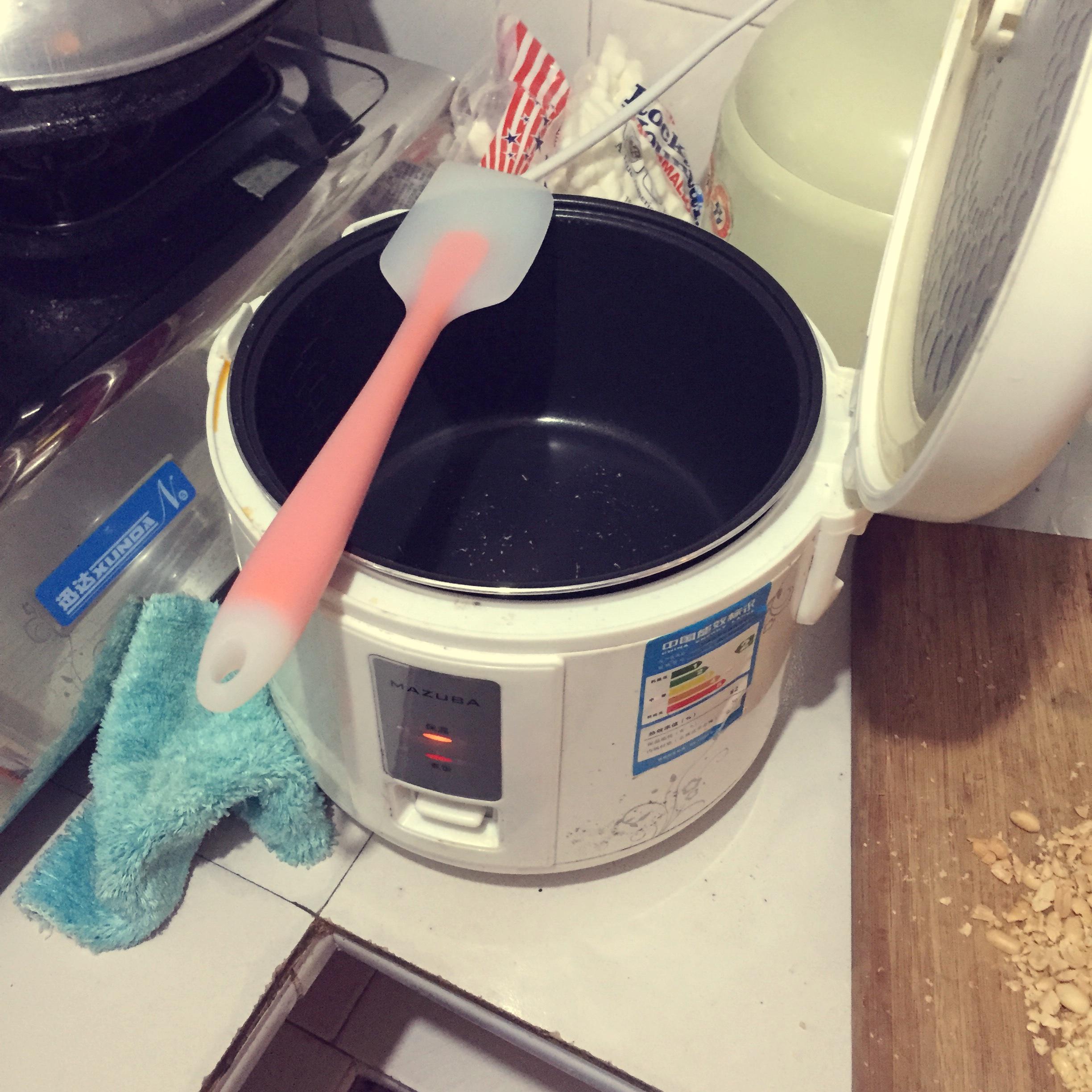 牛轧糖电饭锅版的做法 步骤1