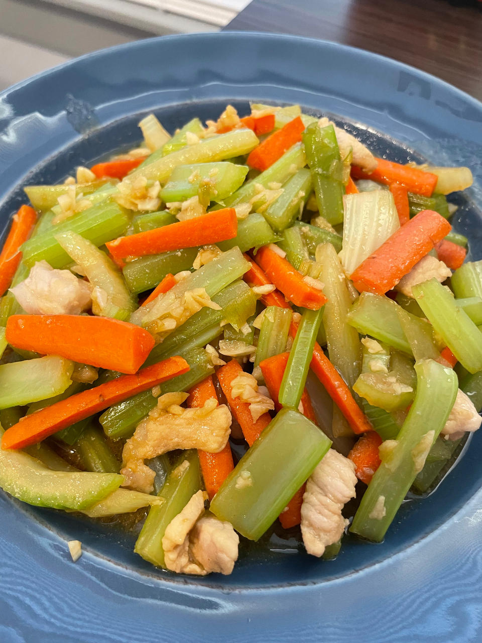 能干三碗饭的芹菜炒肉