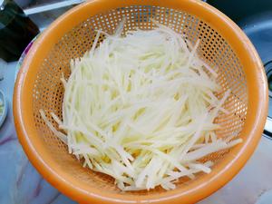 醋熘土豆丝（简单炒出饭店口感哟）的做法 步骤3