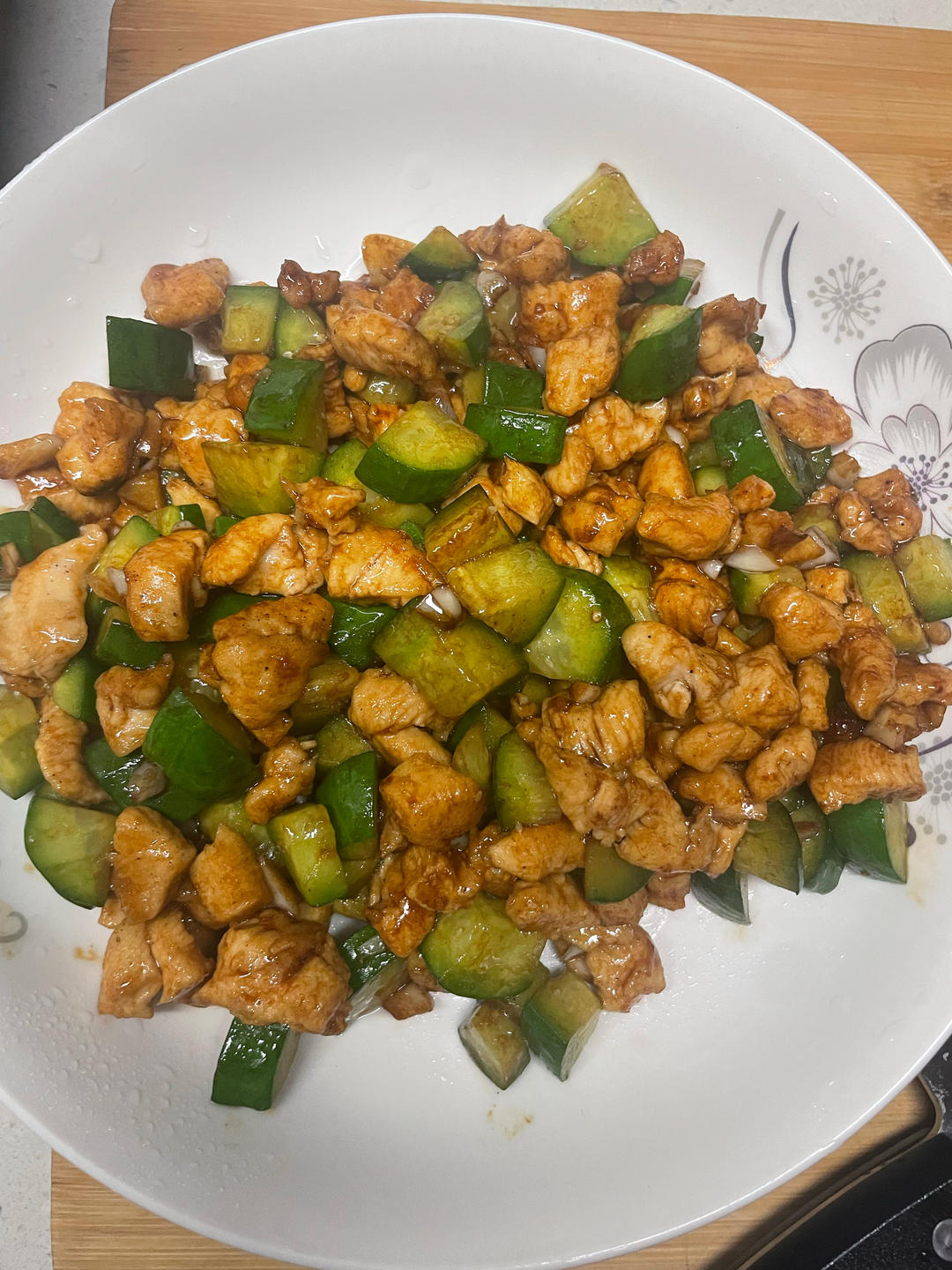 清爽好吃！低脂美味～黄瓜炒鸡胸肉丁