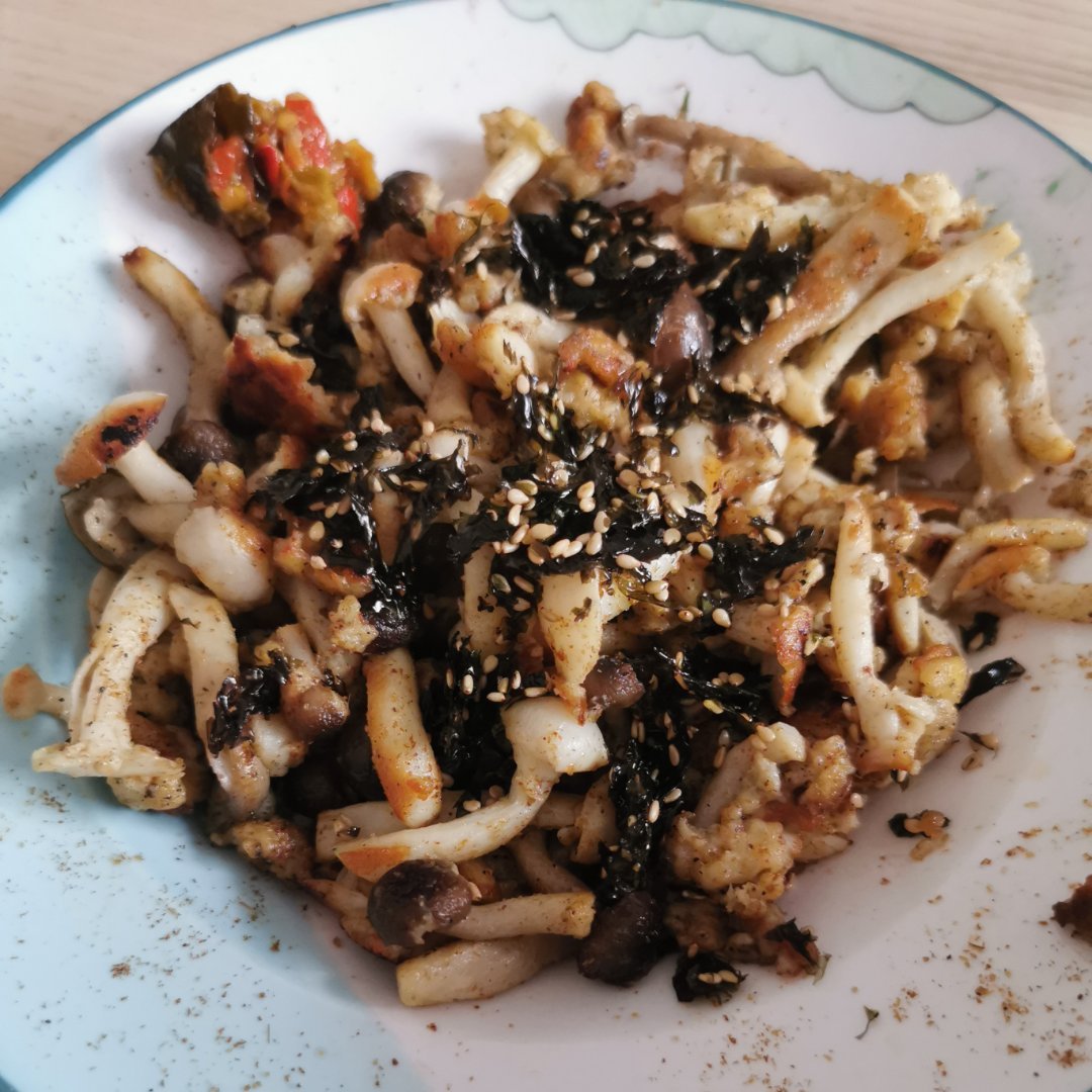 干炸蘑菇最家常做法 外酥里嫩鲜香可口 撒上椒盐竟然能吃出肉味
