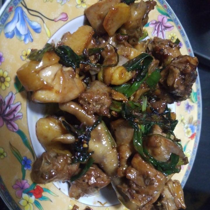 炒鸡香的农家姜葱炒鸡
