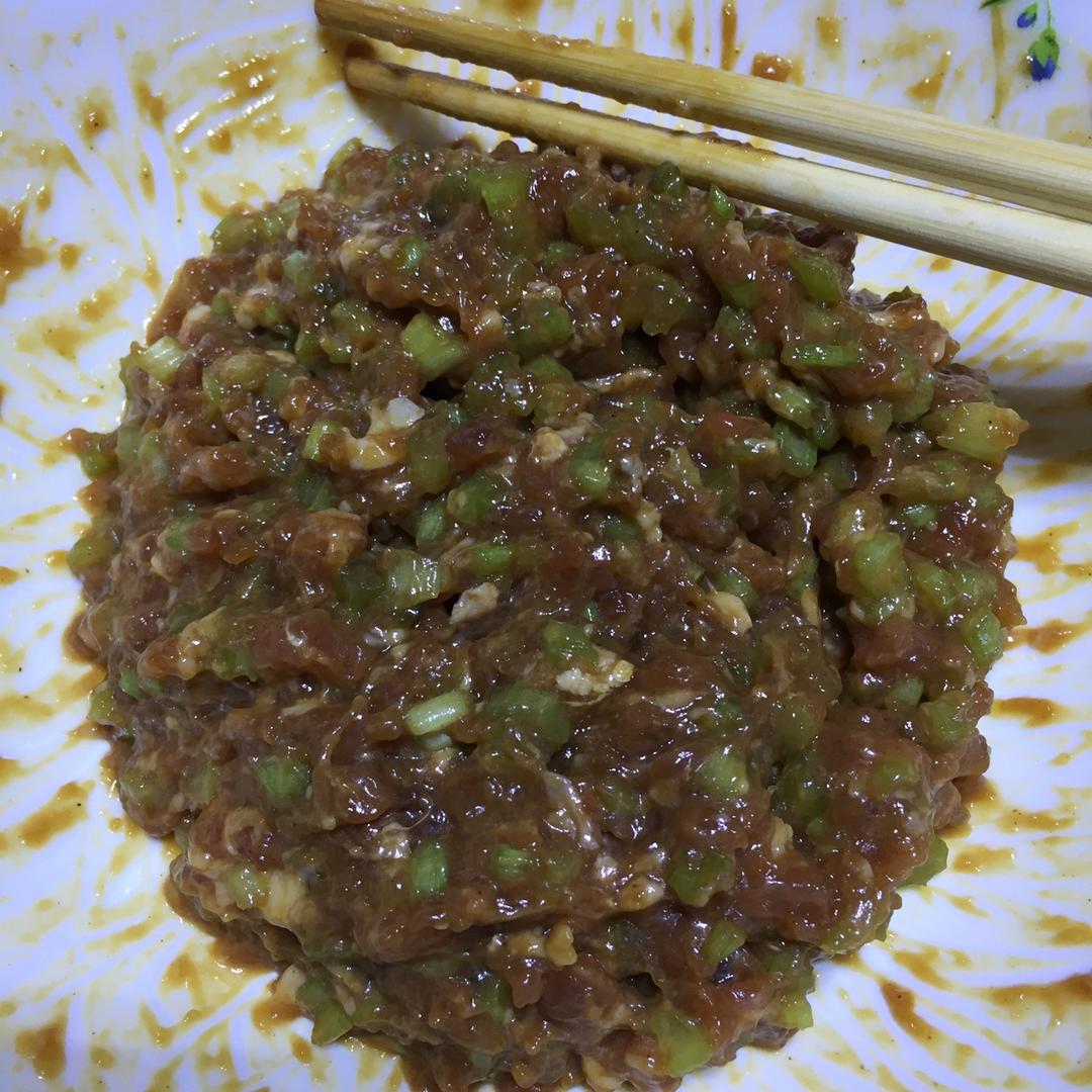 芹菜猪肉大馅饺子