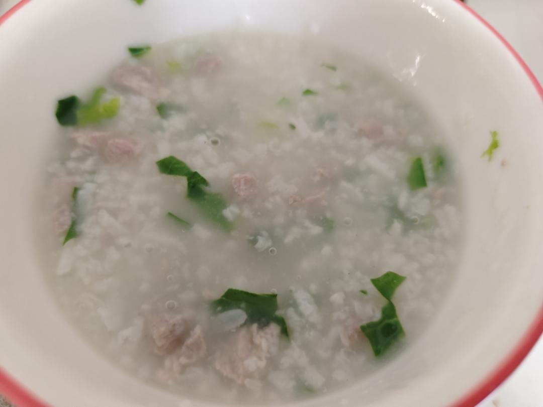 妈妈们必学，简单美味又营养的青菜瘦肉粥