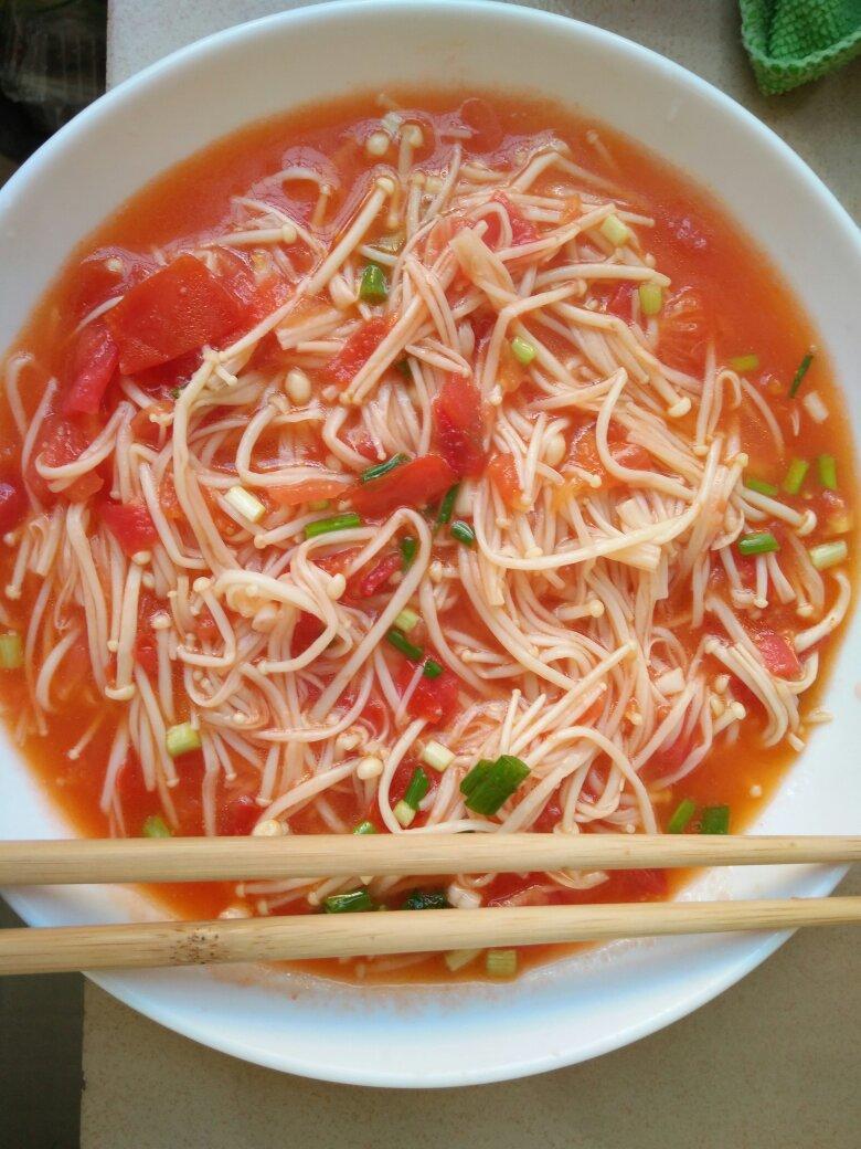 纄凉做的西红柿炒金针菇(绝配)