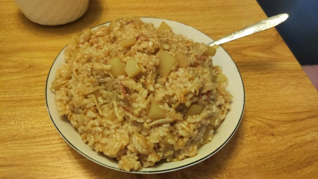 超香番茄土豆烩饭，家里有剩米饭的可以做哦！