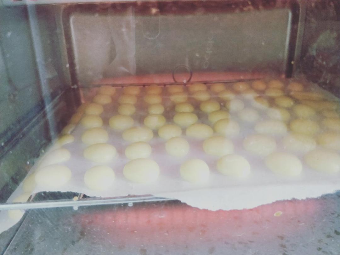 入口即化的无添加蛋黄溶豆