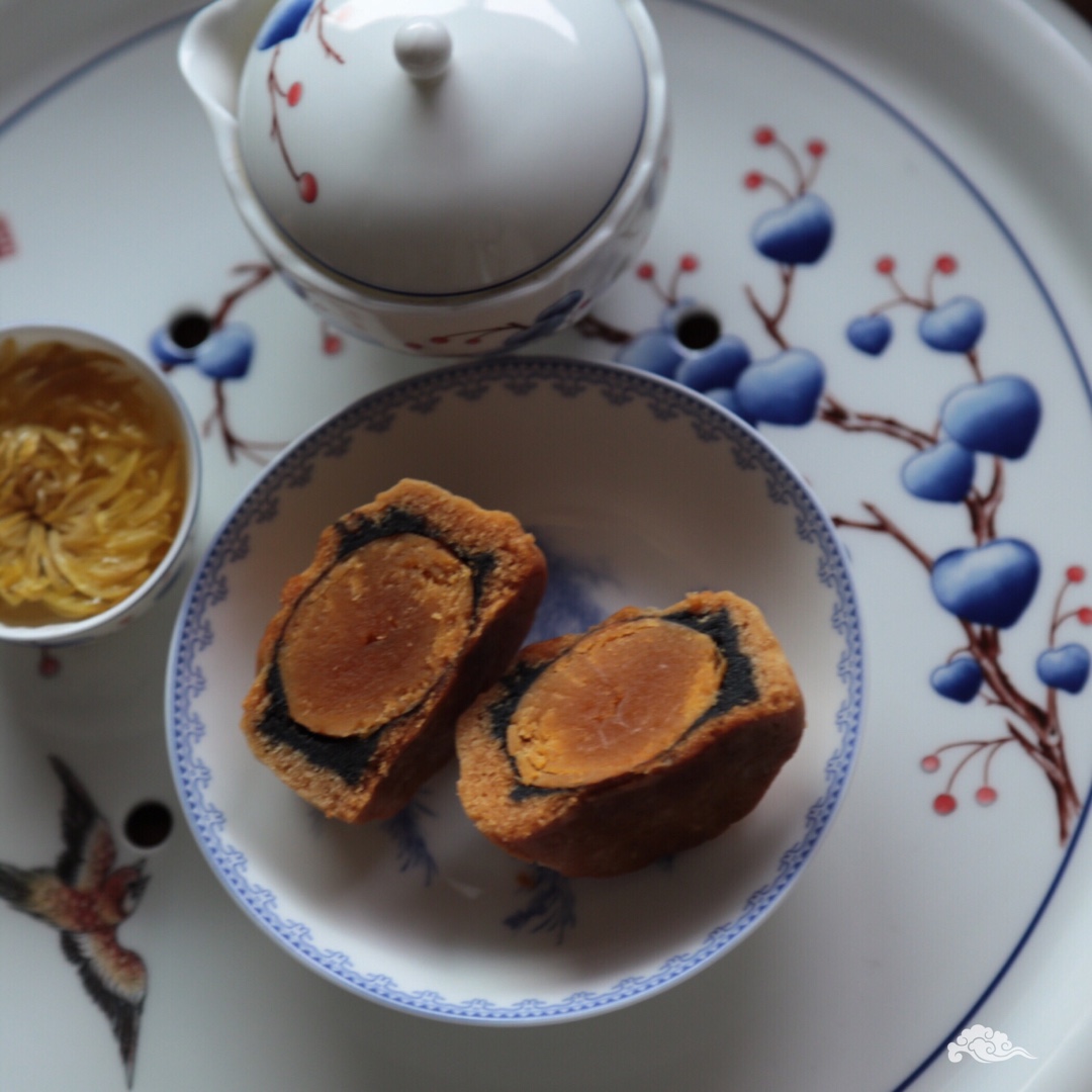 广式月饼—蛋黄芝麻月饼