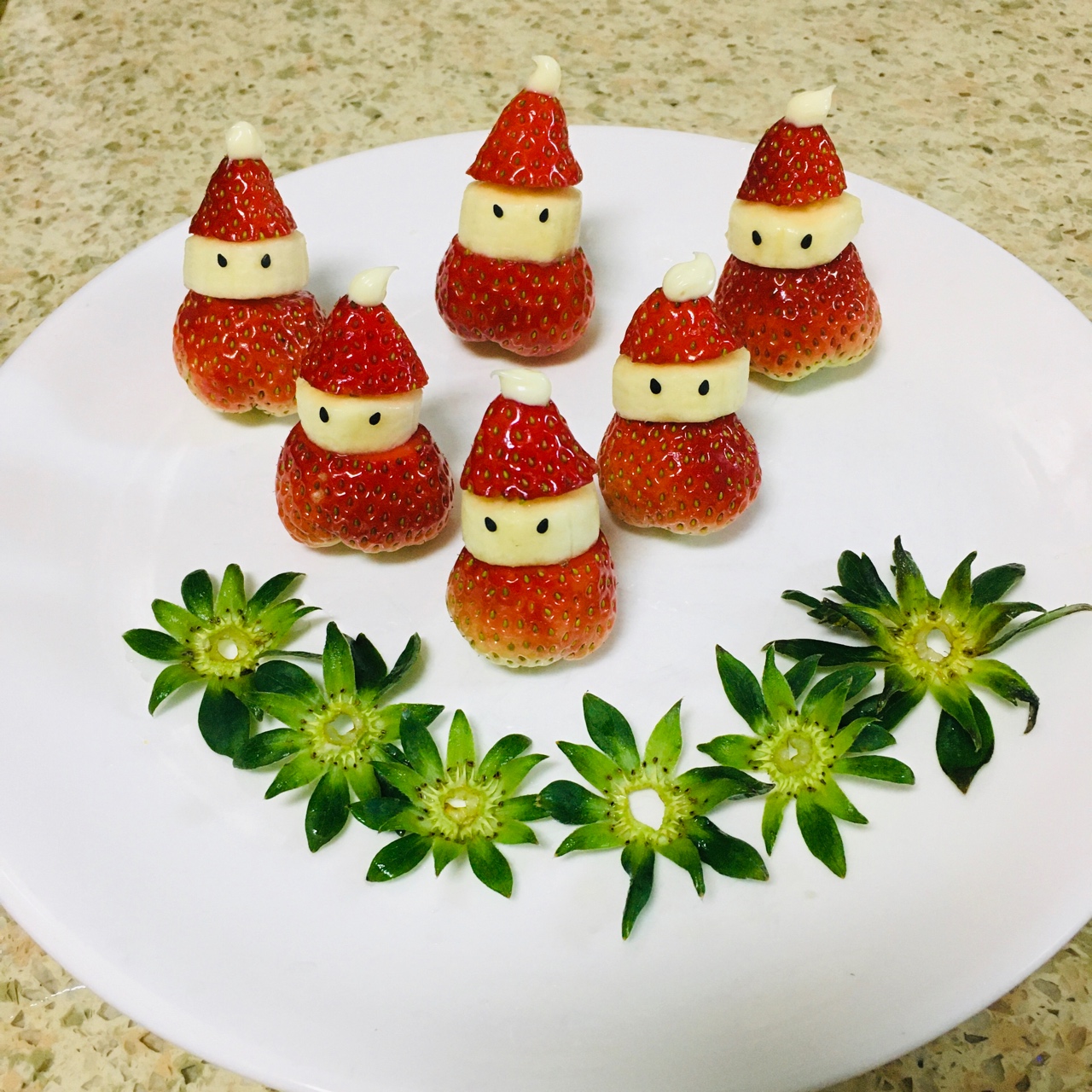 草莓圣诞老人（不需要奶油版）的做法 步骤7