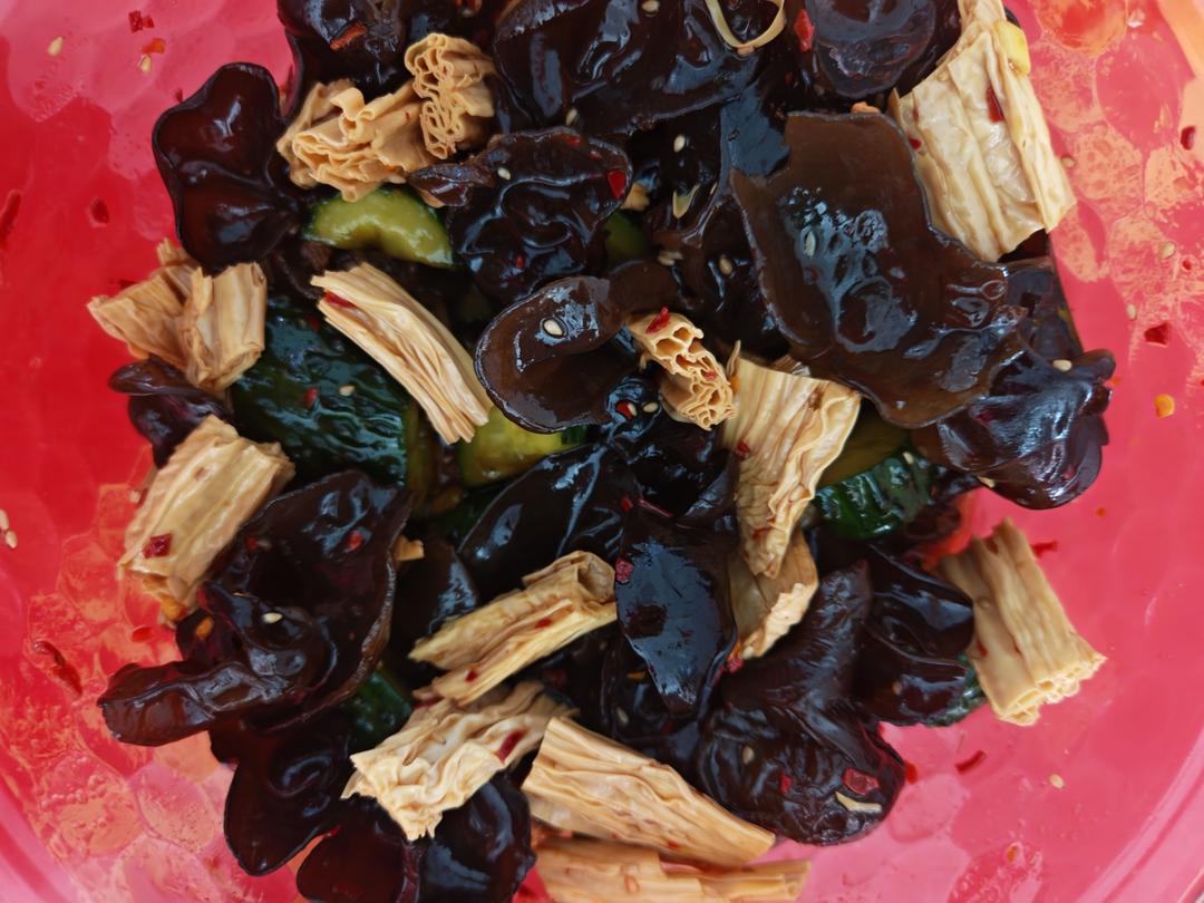 第一次做黄瓜拌腐竹拌木耳