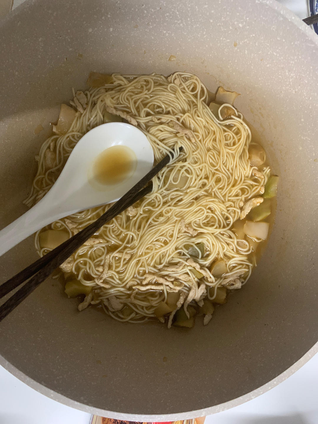 多少次早起就为了这一口——榨菜肉丝面