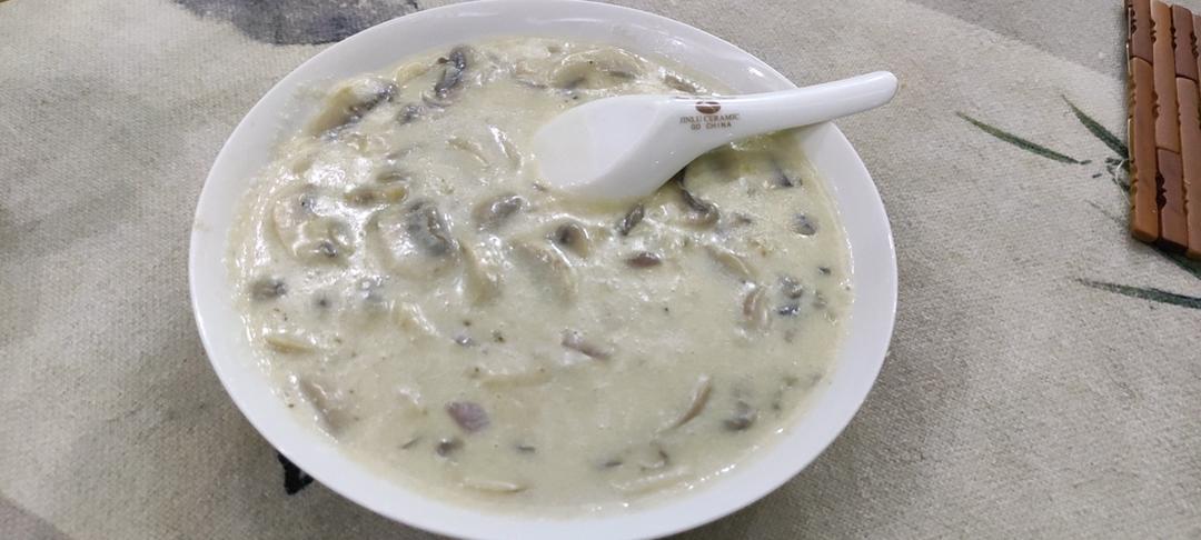 家庭版的奶油蘑菇汤