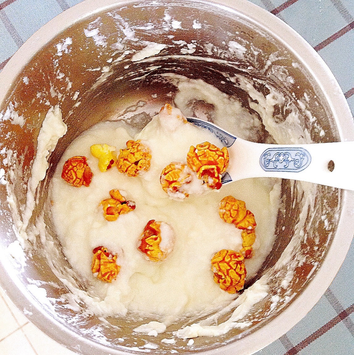 爆米花拌酸奶的做法