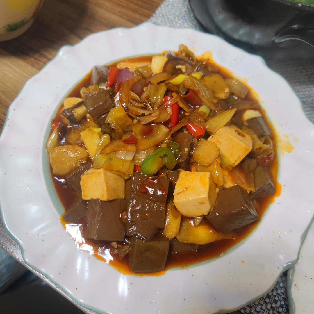 能吃三碗饭的红烧鸭血豆腐