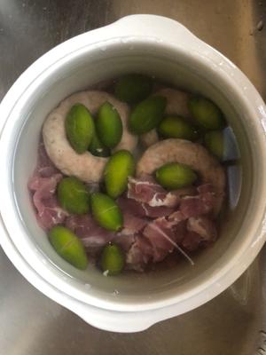 清热润肺的小肠瘦肉青橄榄汤的做法 步骤4
