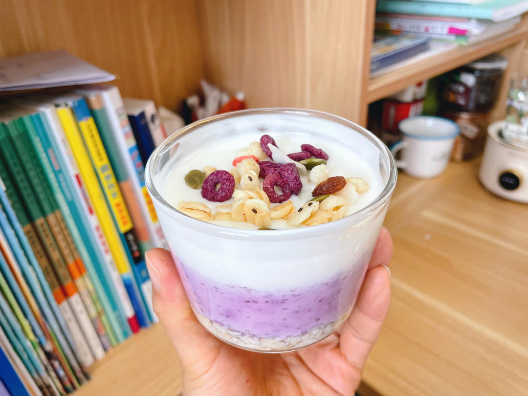 蓝莓燕麦酸奶
