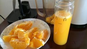 鲜榨橙子  （韩国惠人机）的做法 步骤3