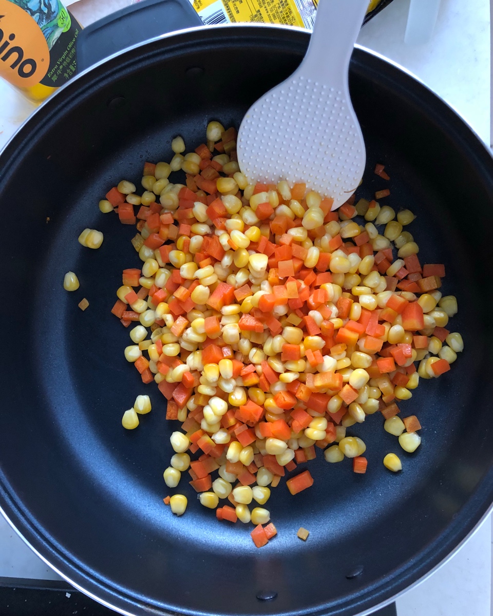 营养丰富适合孩子吃的👉玉米粒炒胡萝卜黄瓜丁