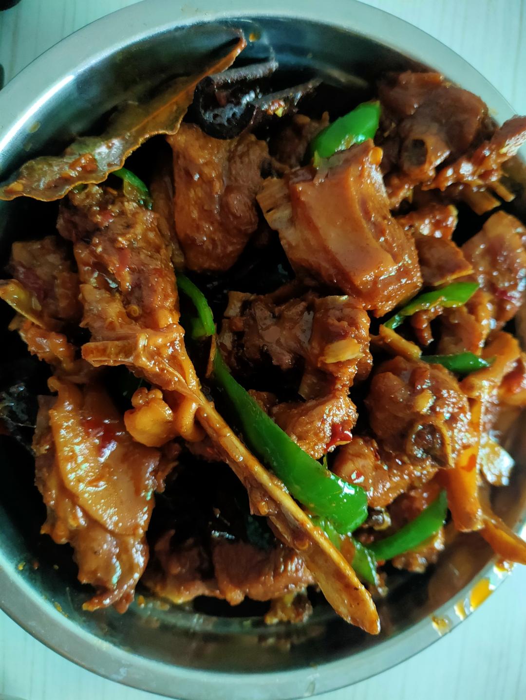 传统正宗的啤酒鸭配方和做法，鲜嫩香浓，只需炒千万不要焯水