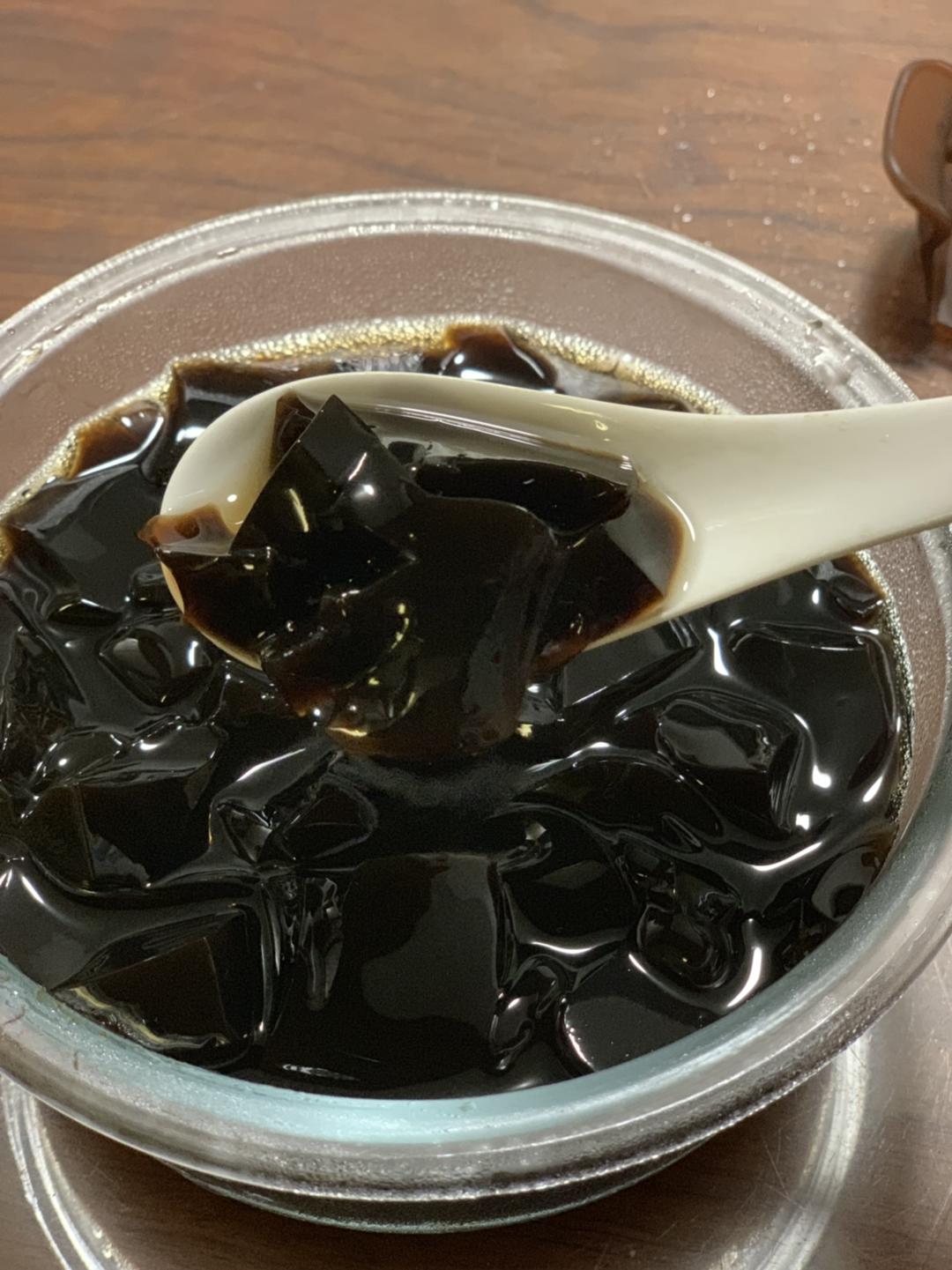 夏日甜品: 嫩滑龟苓膏