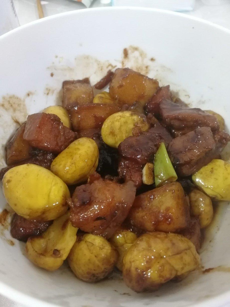 【板栗红烧肉】