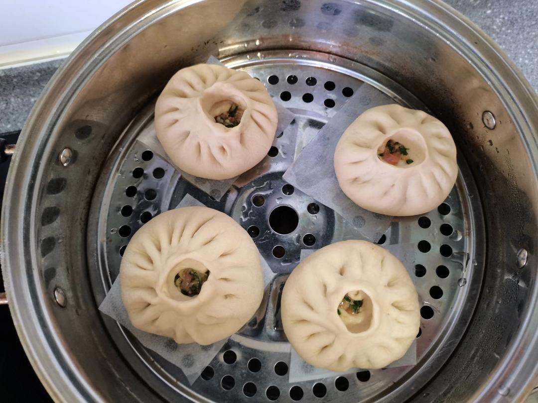 松软多汁的肉包子