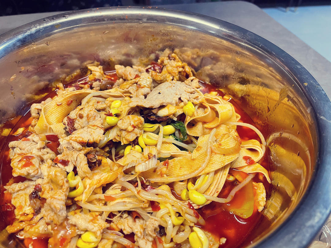 厨师长教你：“水煮肉片”的正宗做法，这味道真的很四川