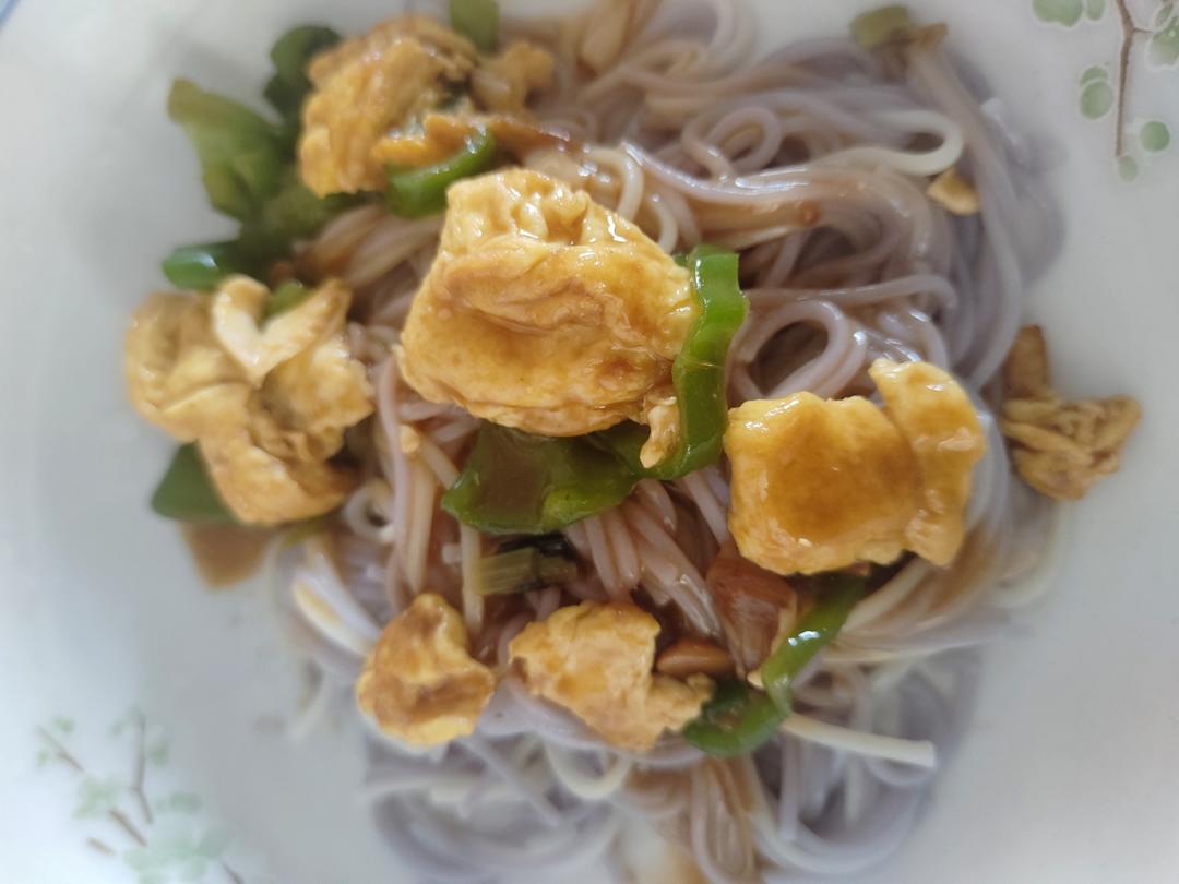 青椒鸡蛋拌面