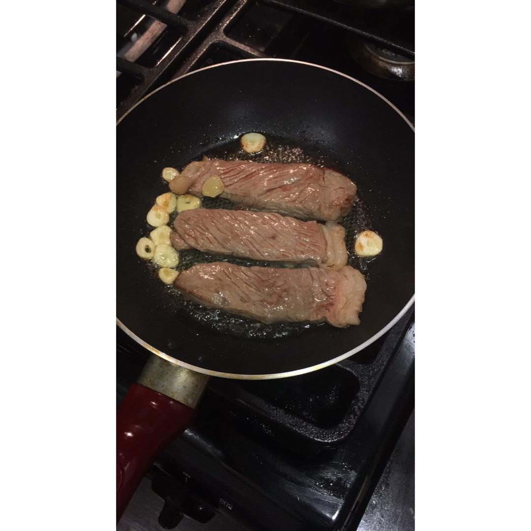 超详细！锅煎牛排顶级教程