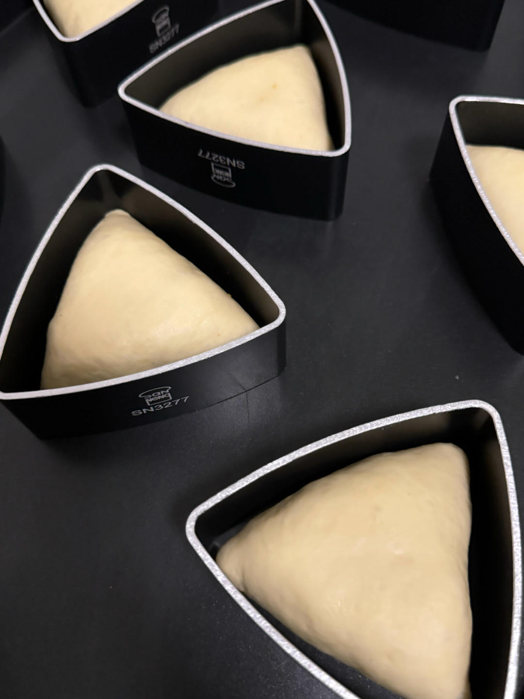 是超~好吃的面包呀，土豆泥肉松三角烧