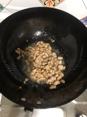 肉丁芸豆炸酱面的做法 步骤4