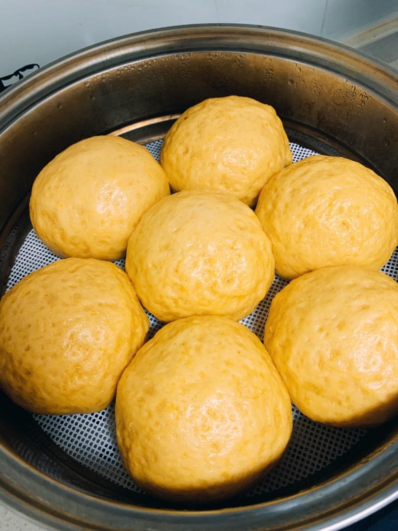 新手也可以--详解如何做出人见人爱、金黄的南瓜馒头