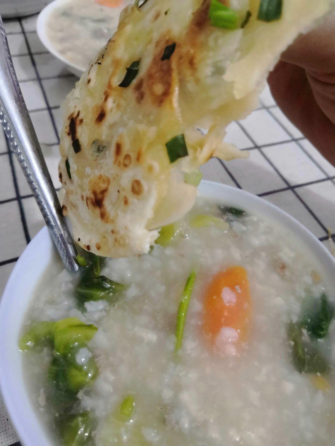 酥脆版葱油饼 看向往的生活也想吃葱油饼配香肠