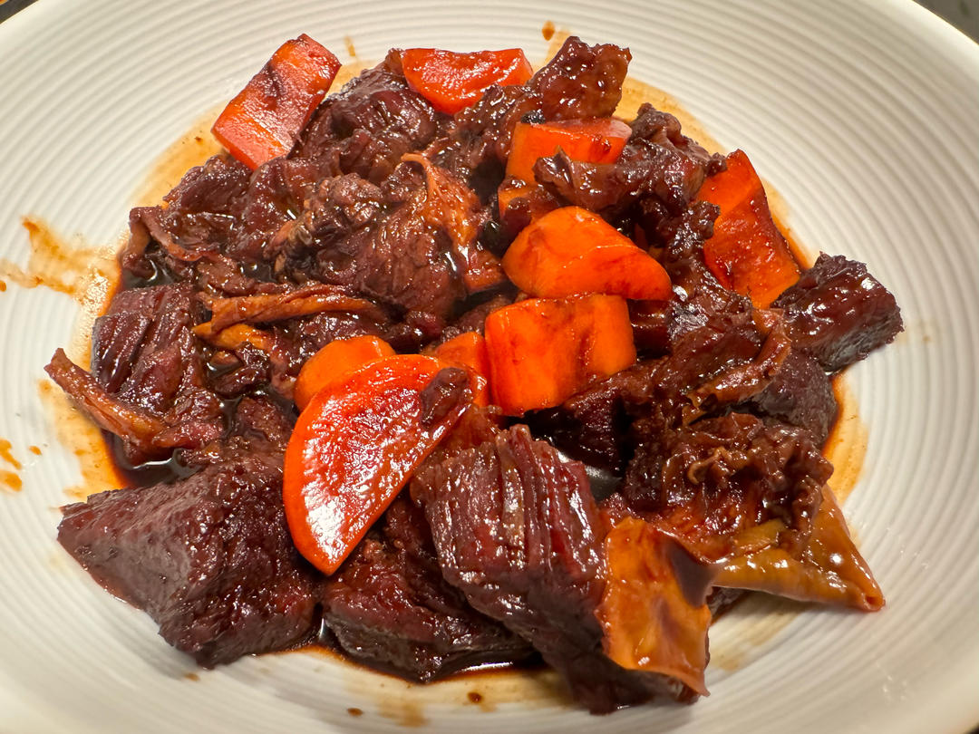 小土豆烧牛肉，红烧牛腩，好吃到舔盘