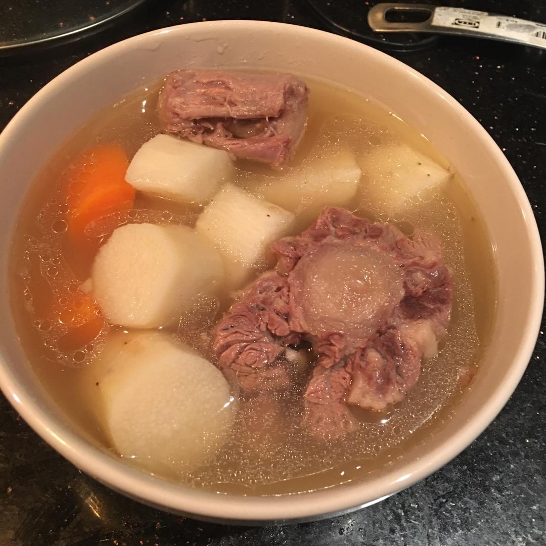 清炖牛尾汤