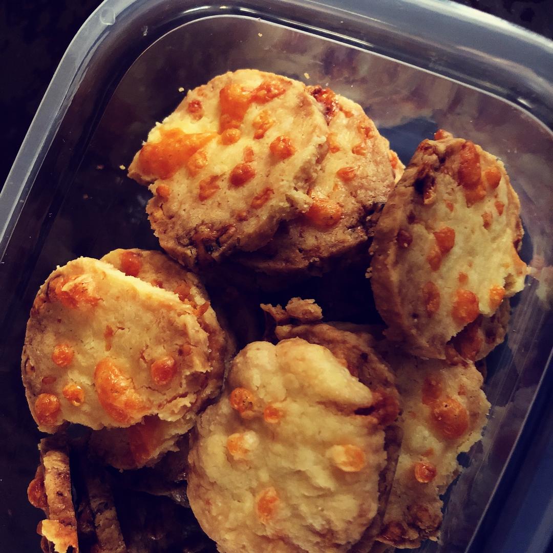 陈年车打奶酪饼干