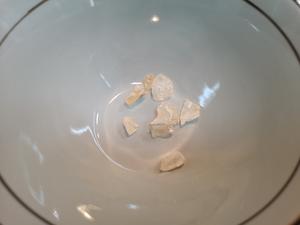 雪燕皂角米桃胶羹的做法 步骤2