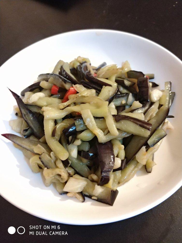 清爽少油又入味的家常炒茄子
