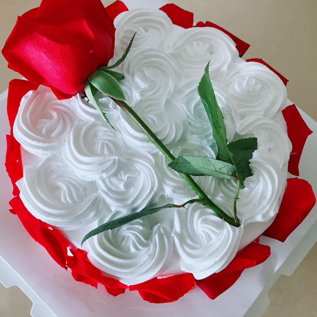 浪漫玫瑰花瓣蛋糕