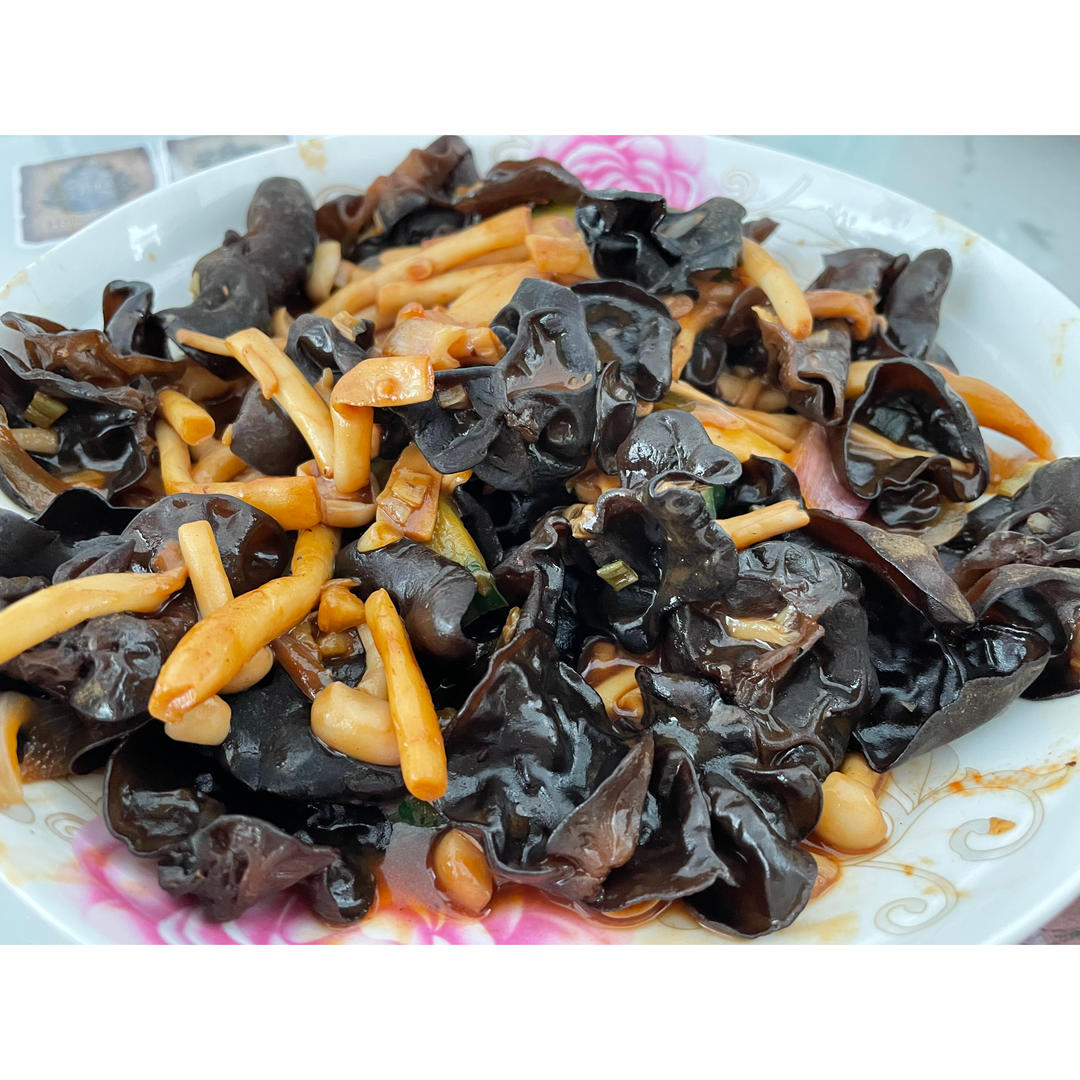 海鲜菇炒木耳