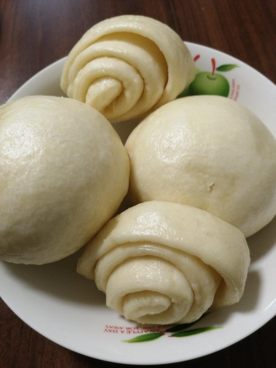 像面包般柔软的奶香馒头（最简单的揉面做法)