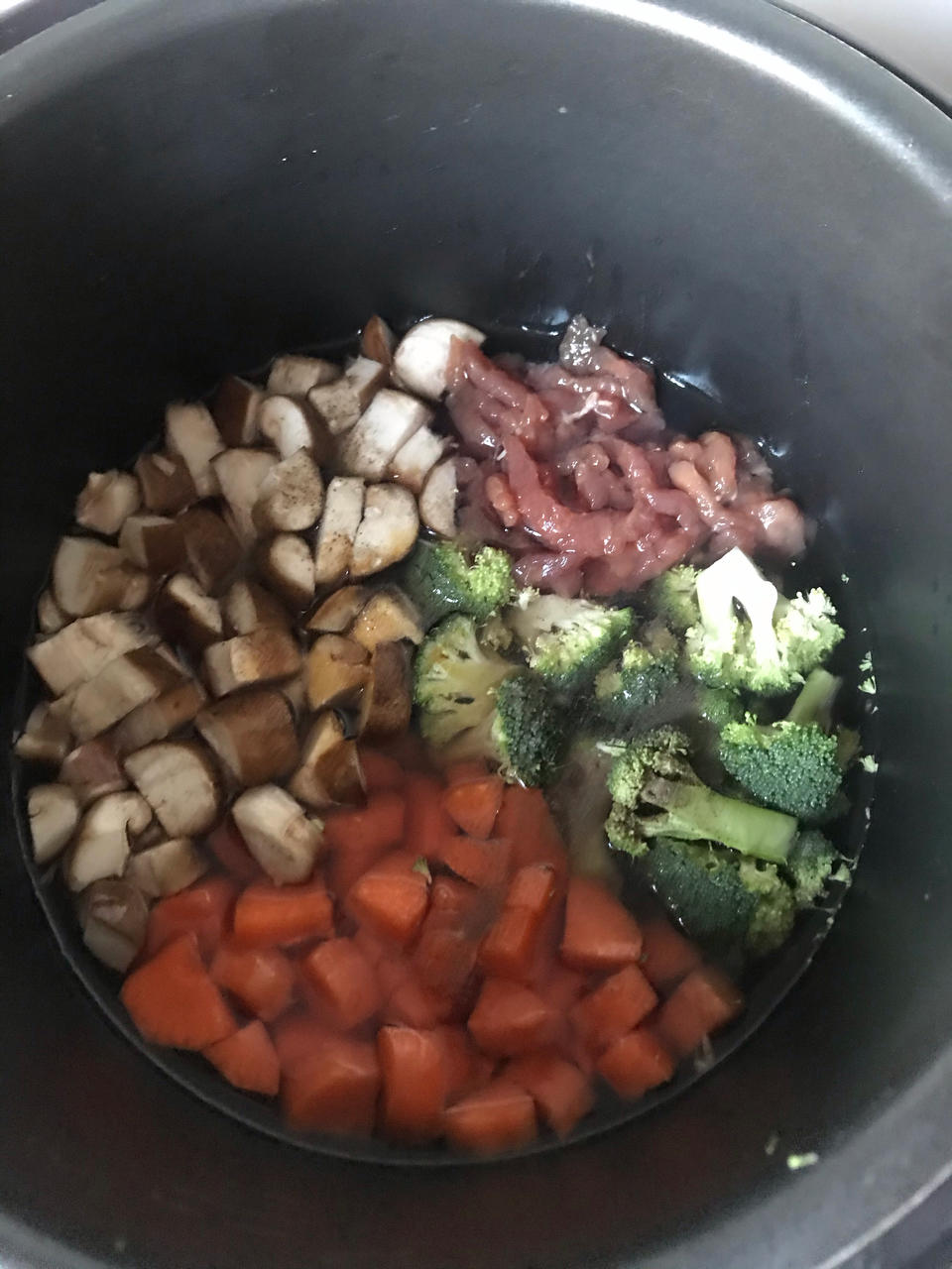 香菇鸡肉闷杂粮饭