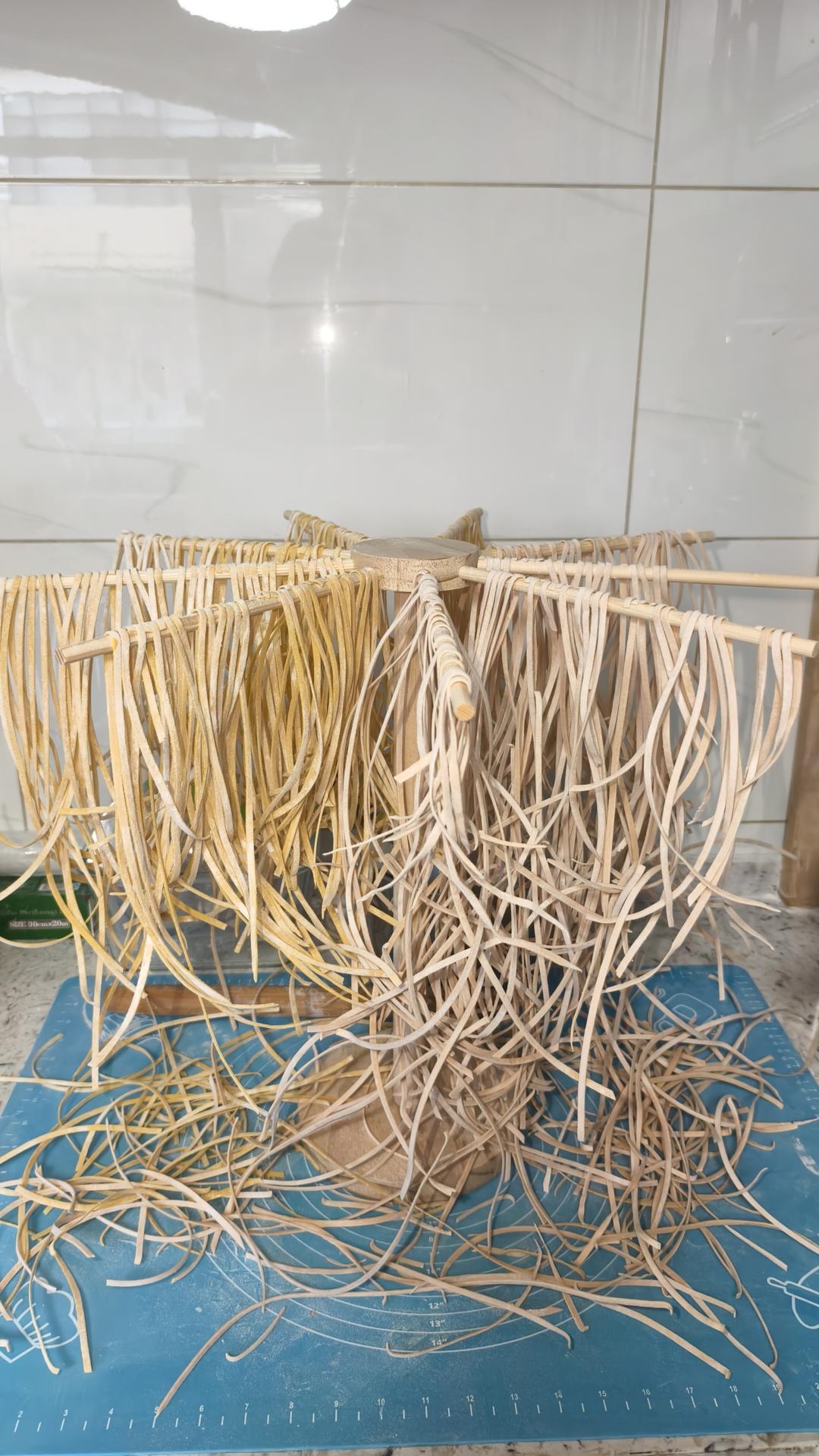 自制彩色手工面条/挂面