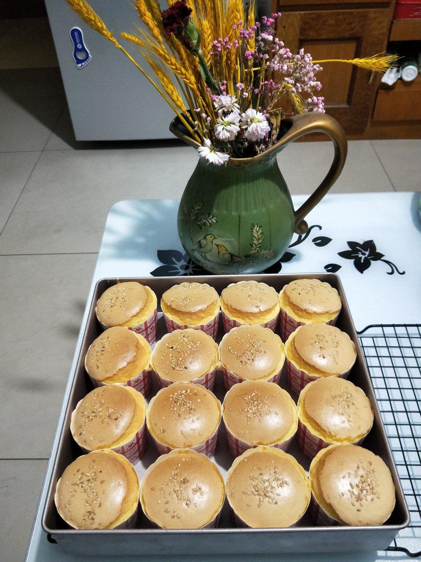 不回缩的迷你戚风小纸杯蛋糕