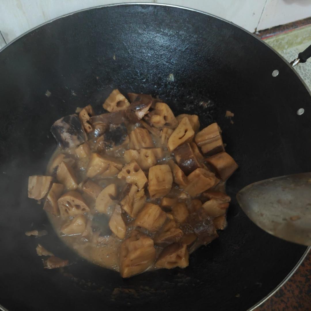 南乳五花腩炆蓮藕