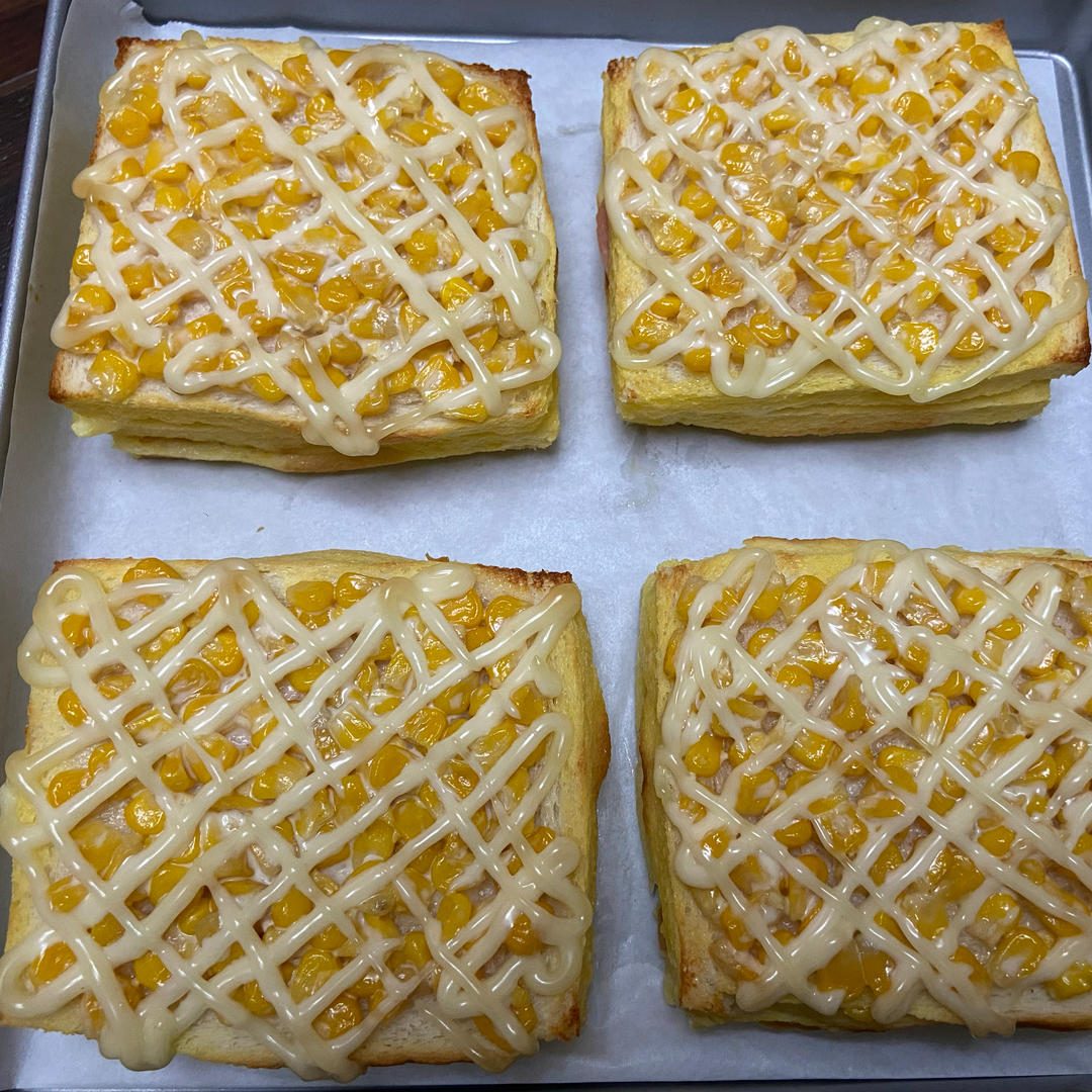 好利来同款|巨无霸芝士玉米肉松三明治🥪