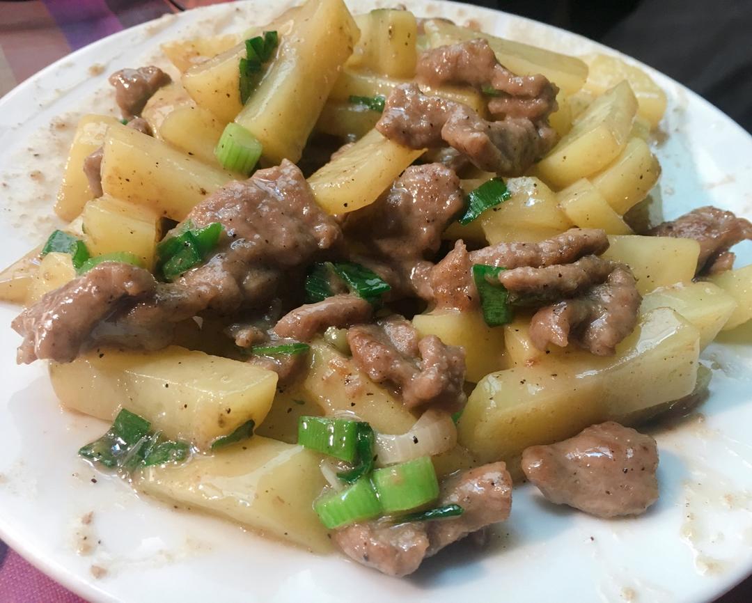 牛肉炒土豆