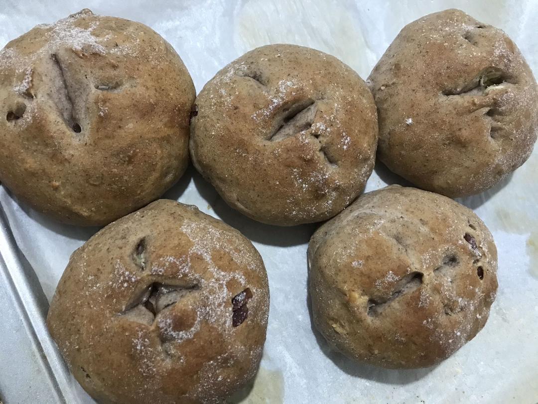 全麦蔓越莓核桃软欧包