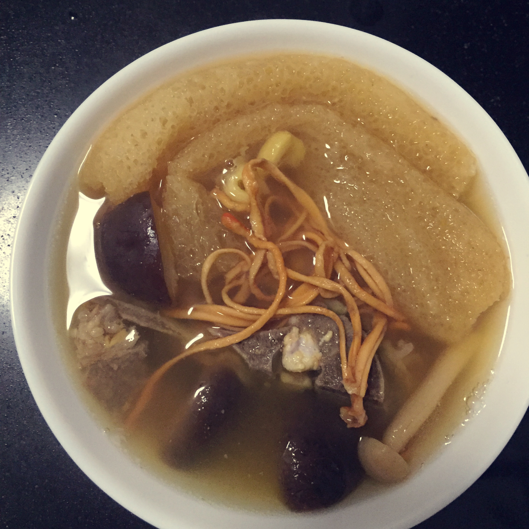 猴头菇虫草花竹荪排骨汤